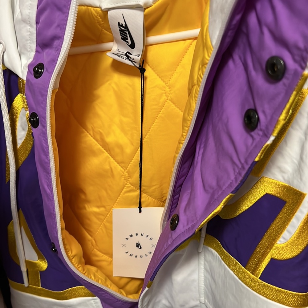 NWT NIKE X AMBUSH LAKERS WHITE PURPLE PUFF JACKET - Picture 17 of 17